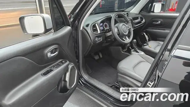 Jeep Renegade 2022 — Фото 10/20