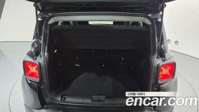 Jeep Renegade 2022 — Фото 20/20