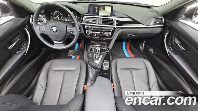 BMW 3 Series 2018 — Photo 1/32
