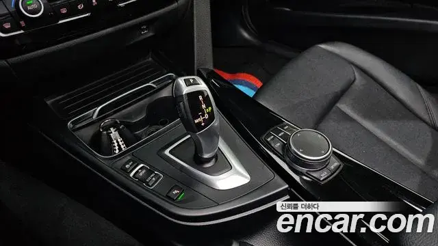 BMW 3 Series 2018 — Photo 22/32