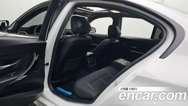 BMW 3 Series 2018 — Photo 2/32