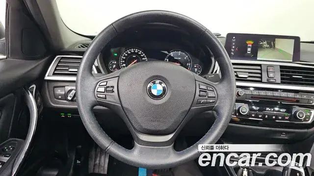 BMW 3 Series 2018 — Photo 15/32