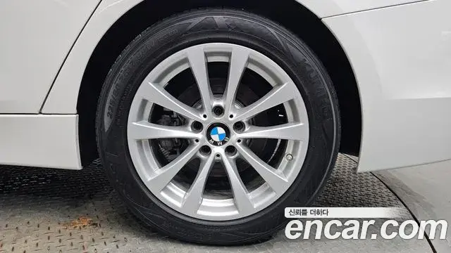 BMW 3 Series 2018 — Photo 31/32