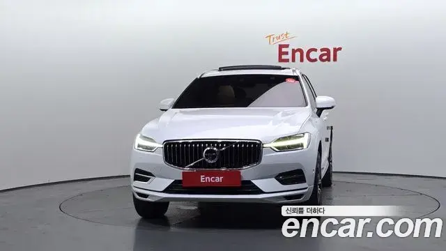 Volvo XC60 2021 — ფოტო 15/38
