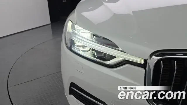 Volvo XC60 2021 — ფოტო 29/38