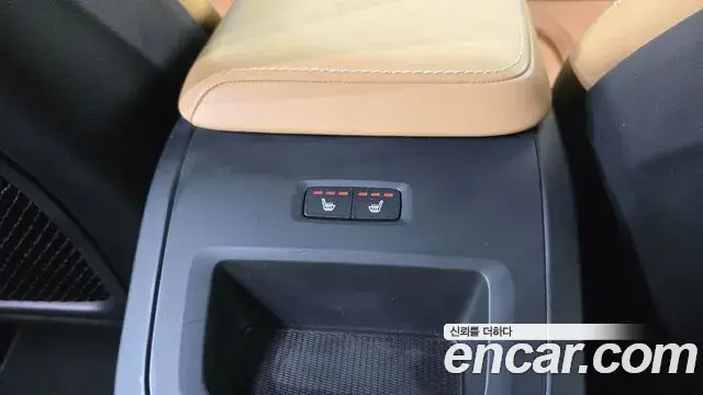 Volvo XC60 2021 — ფოტო 32/38