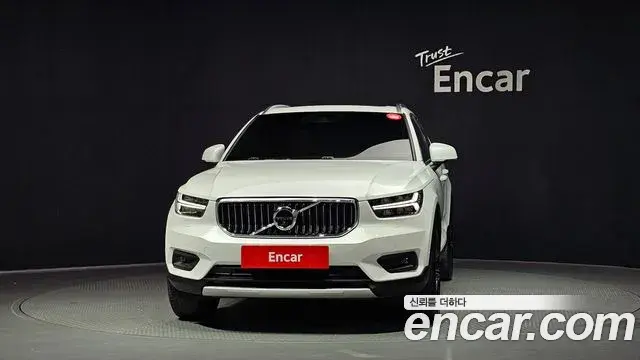 Volvo XC40 2020 — Фото 3/20