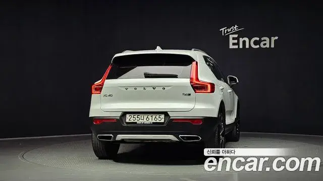 Volvo XC40 2020 — Фото 4/20