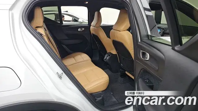 Volvo XC40 2020 — Фото 12/20