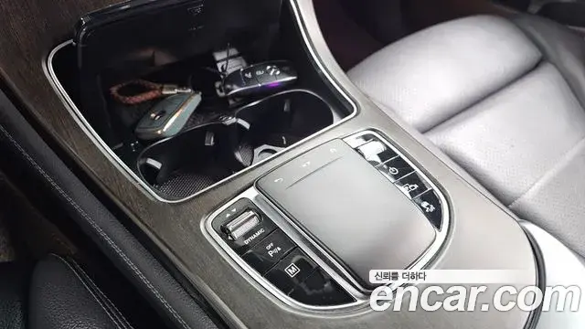 Mercedes-Benz GLC-Class 2020 — Şəkil 30/31