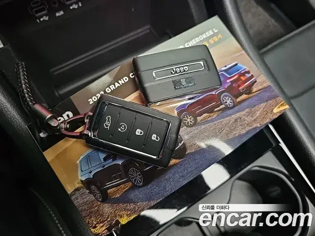 Jeep Grand Cherokee 2022 — Şəkil 14/20