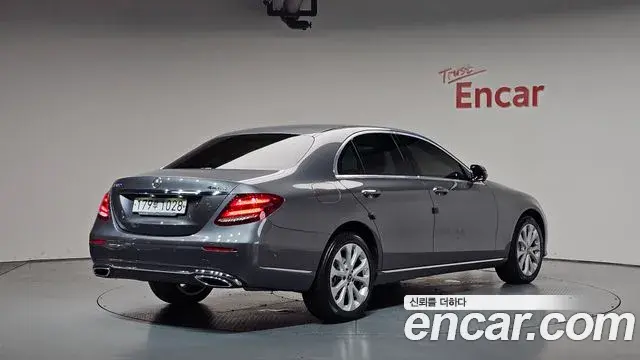 Mercedes-Benz E-Class 2020 — Фото 2/20