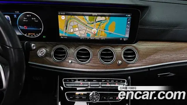 Mercedes-Benz E-Class 2020 — Фото 13/20