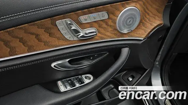 Mercedes-Benz E-Class 2020 — Фото 17/20