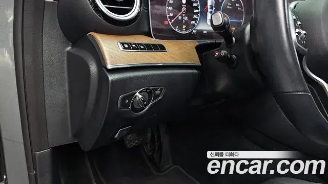 Mercedes-Benz E-Class 2020 — Фото 18/20