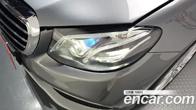 Mercedes-Benz E-Class 2020 — Photo 2/35