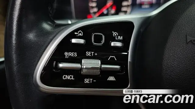 Mercedes-Benz E-Class 2020 — Photo 24/35