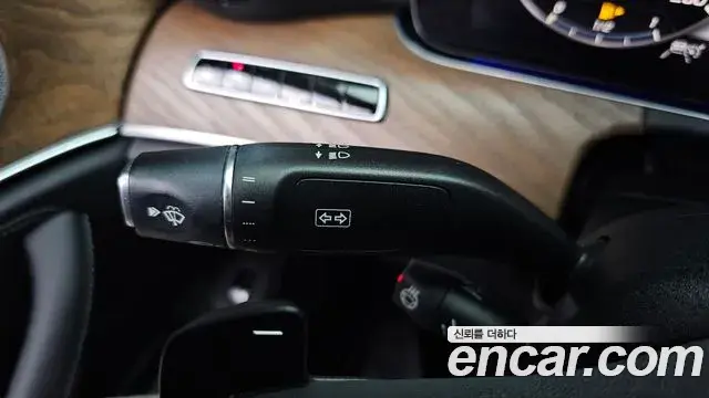 Mercedes-Benz E-Class 2020 — Photo 13/35