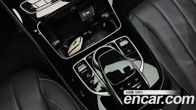 Mercedes-Benz E-Class 2020 — Photo 9/35
