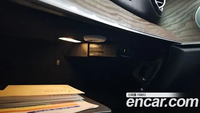Mercedes-Benz E-Class 2020 — Photo 16/35