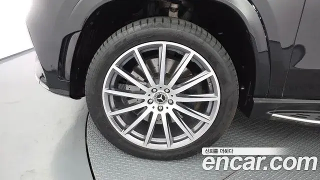 Mercedes-Benz GLS-Class 2021 — Photo 9/20