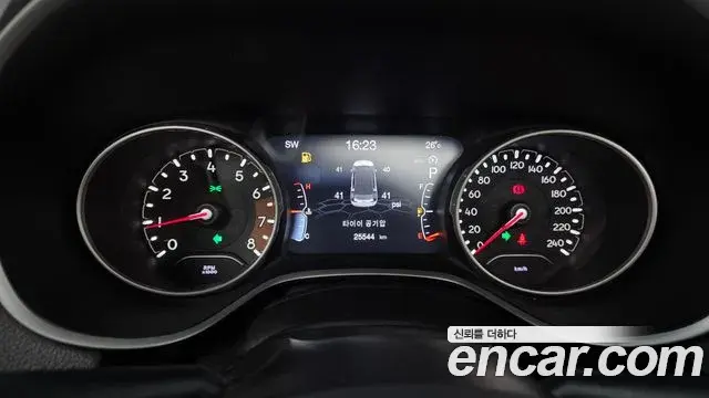 Jeep Compass 2019 — Фото 8/20