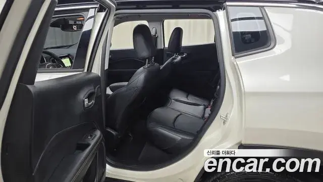 Jeep Compass 2019 — Фото 11/20