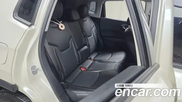 Jeep Compass 2019 — Фото 12/20