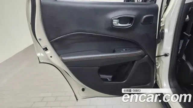 Jeep Compass 2019 — Şəkil 28/34