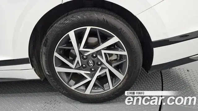 Hyundai Grandeur Hybrid 2023 — ფოტო 25/31
