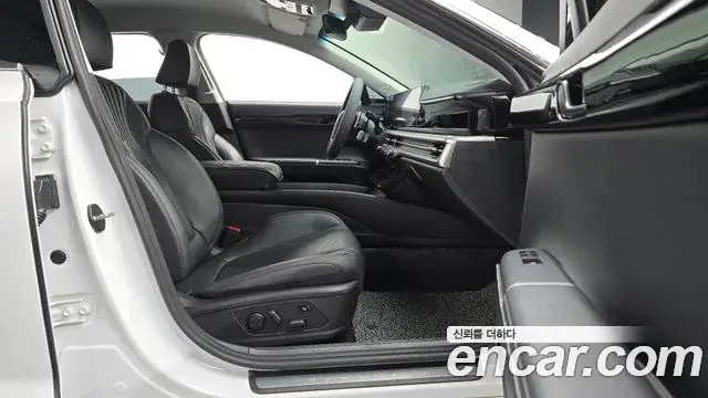 Hyundai Grandeur Hybrid 2023 — ფოტო 16/31