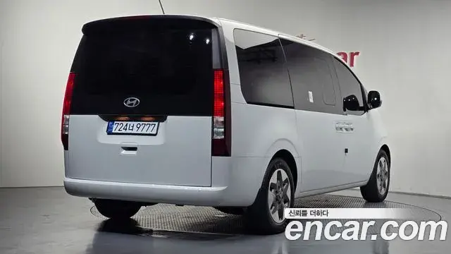 Hyundai Staria 2025 — Фото 2/20
