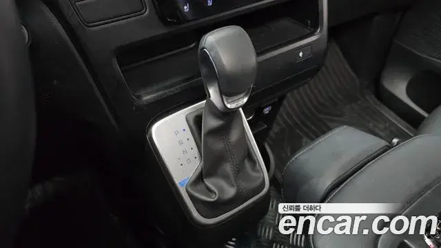 Hyundai Staria 2025 — Фото 9/20