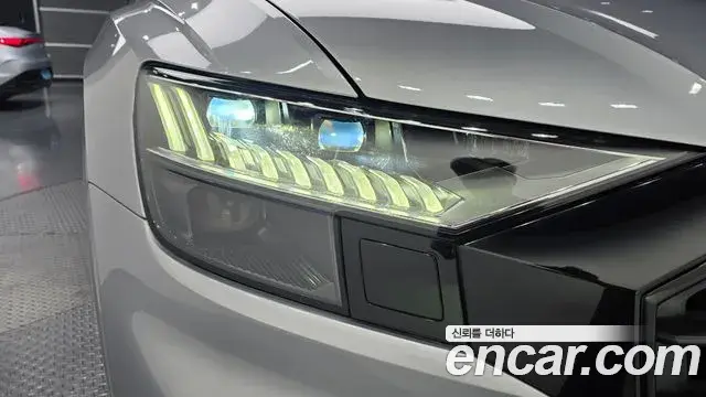 Audi Q8 2021 — ფოტო 19/32