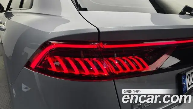 Audi Q8 2021 — ფოტო 8/32