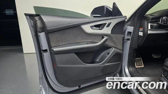 Audi Q8 2021 — ფოტო 20/32