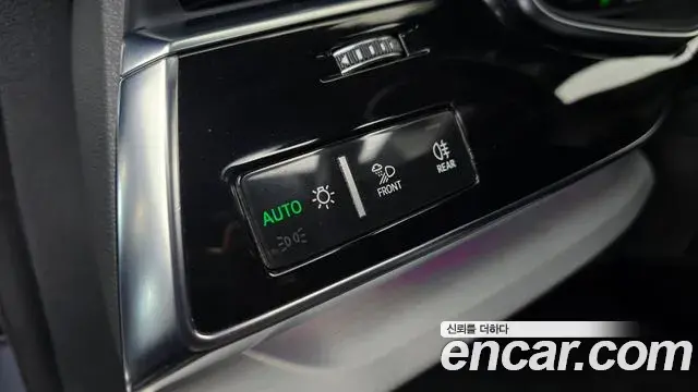 Audi Q8 2021 — ფოტო 31/32