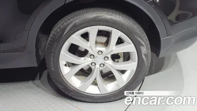 Land Rover Discovery Sport 2022 — ფოტო 13/32