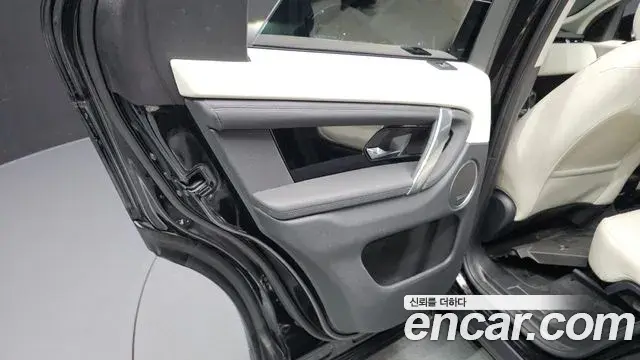 Land Rover Discovery Sport 2022 — ფოტო 22/32