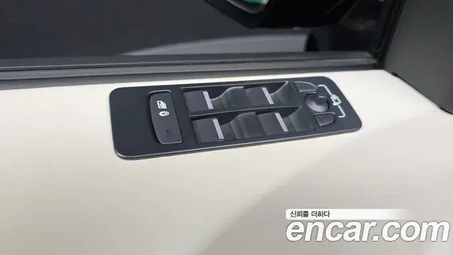 Land Rover Discovery Sport 2022 — ფოტო 8/32