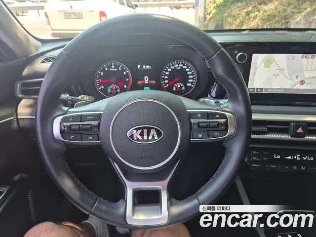 Kia K5 2021 — ფოტო 13/15