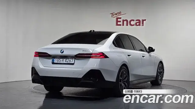 BMW 5 Series 2024 — Şəkil 25/32