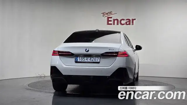 BMW 5 Series 2024 — Şəkil 15/32