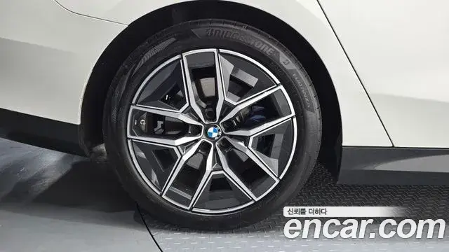 BMW 5 Series 2024 — Şəkil 17/32