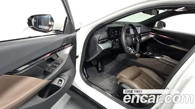 BMW 5 Series 2024 — Şəkil 14/32