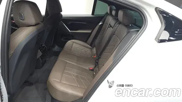 BMW 5 Series 2024 — Şəkil 10/32