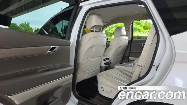 Genesis GV80 2022 — ფოტო 28/32