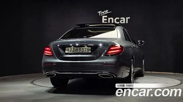 Mercedes-Benz E-Class 2020 — Şəkil 29/30