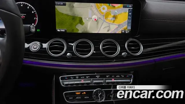 Mercedes-Benz E-Class 2020 — Şəkil 20/30