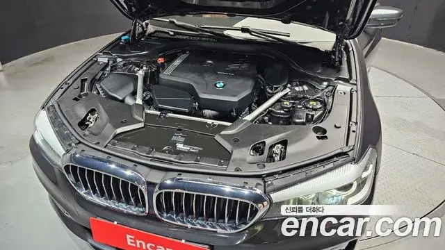 BMW 5 Series 2019 — ფოტო 18/31